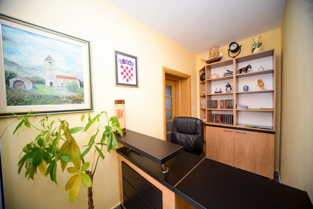 Apartments Dalmacija Starigrad Paklenica Exterior foto